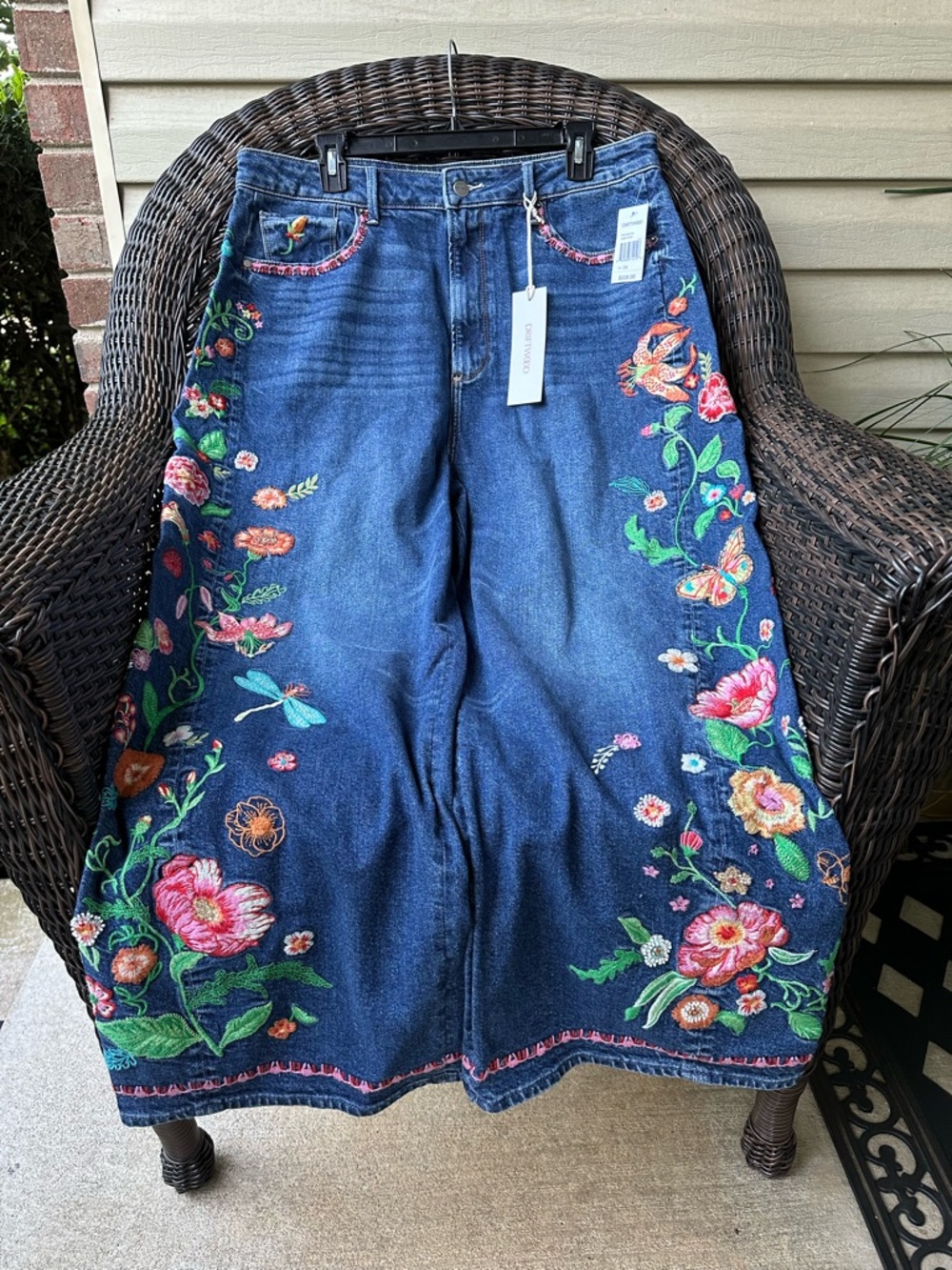 Driftwood Davina Barrel - Gardenia Dreams 34